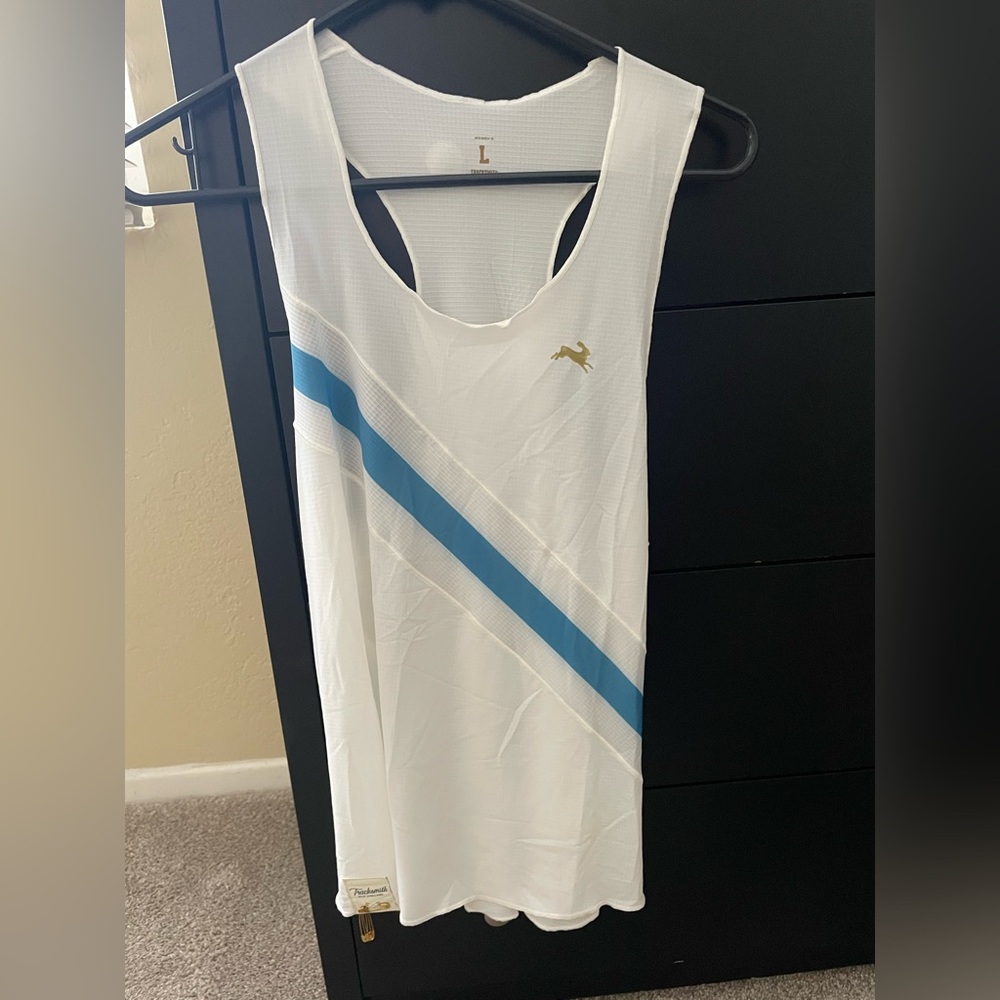 NEW WITH TAGS, never worn!
Tracksmith Strata Singlet
Size L
White/Ocean